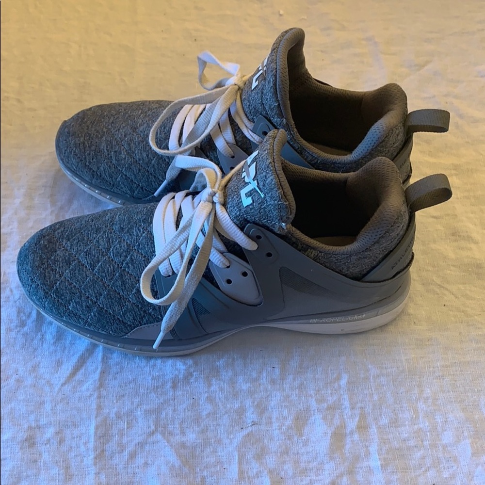 Sneakers - Picture 2 of 4